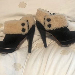 These boots look great with jeans or leggings super comfortable.